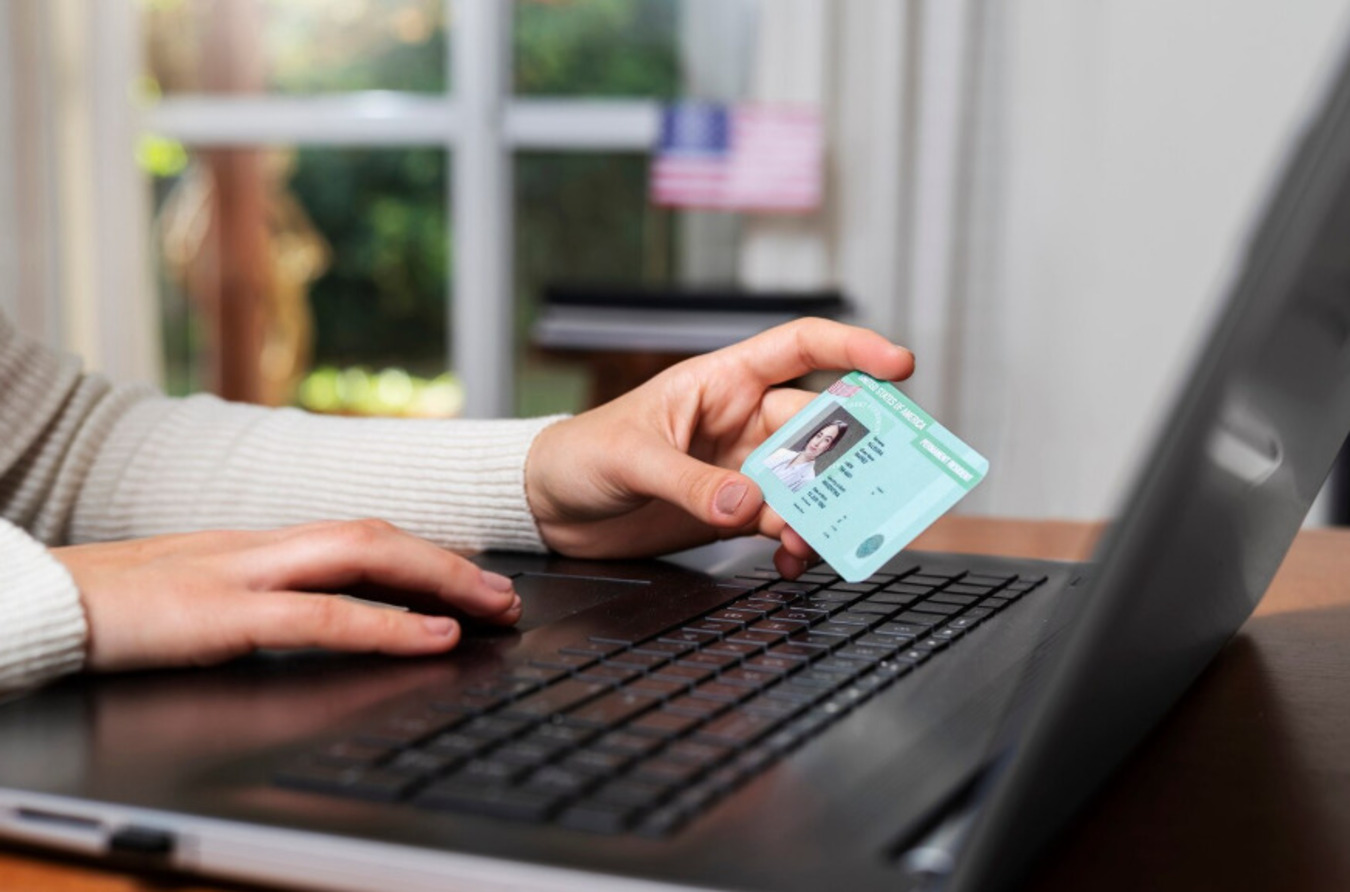 Паспортні дані українців в інтернеті